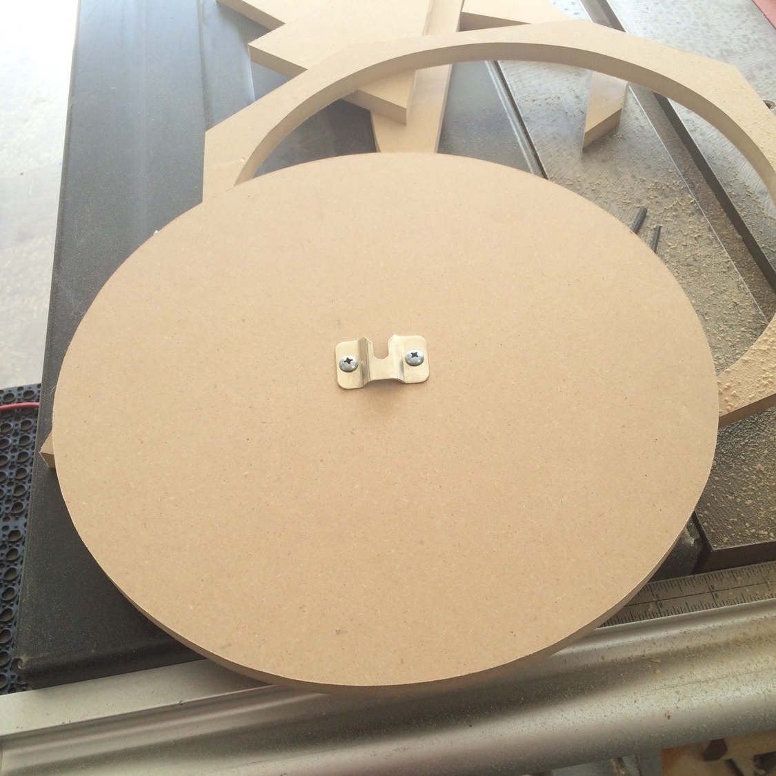 Nice, round dartboard holder to sturdy up dartboard